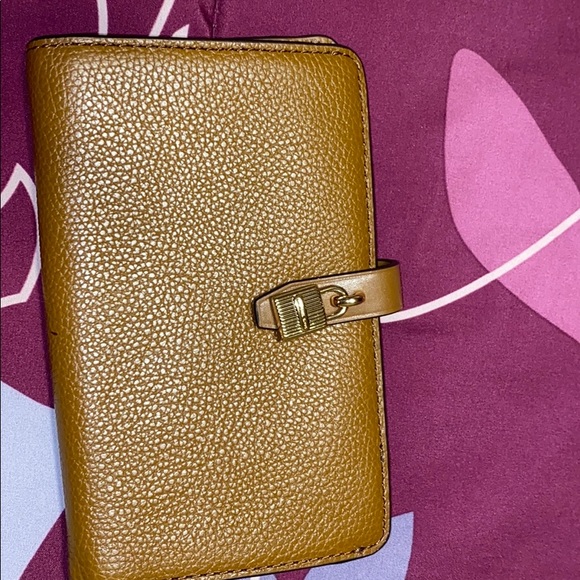 Michael Kors wallet - Picture 1 of 2